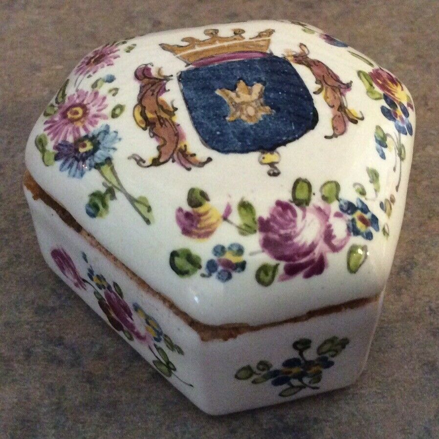 LILLE 1763 :: 18thc ARMORIAL DOME LIDDED TRINKET SNUFF 2” BOX Handpainted FRANCE